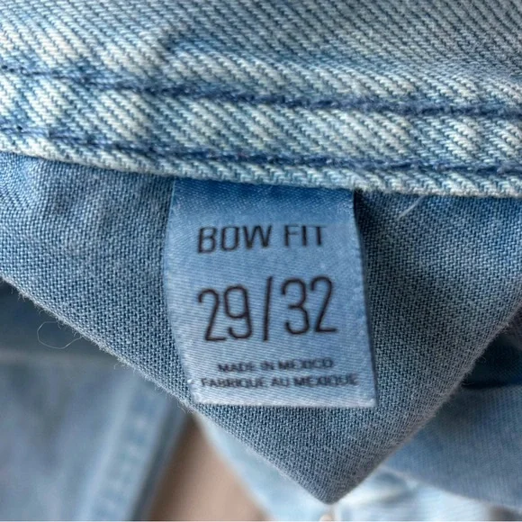 ‼️SOLD‼️BDG low rise straight leg bow fit light wash relaxed fit blue jeans - Picture 6 of 9